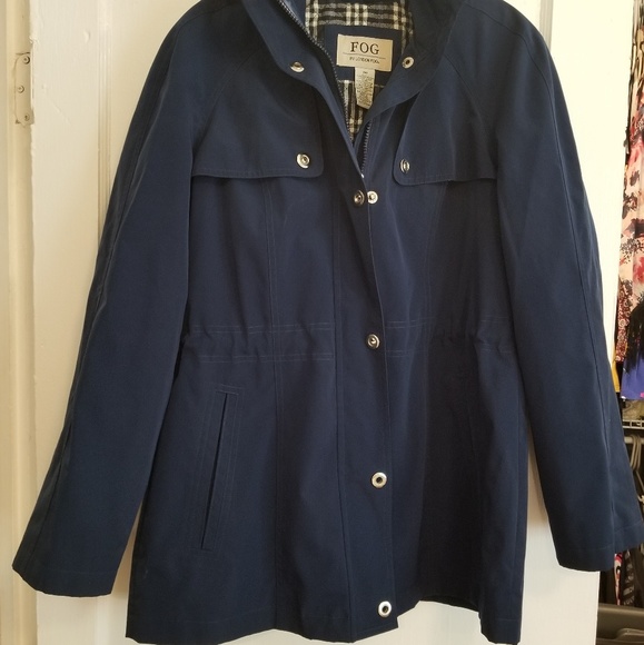 London Fog Jackets & Blazers - Navy London Fog Rain Coat SIZE MEDIUM